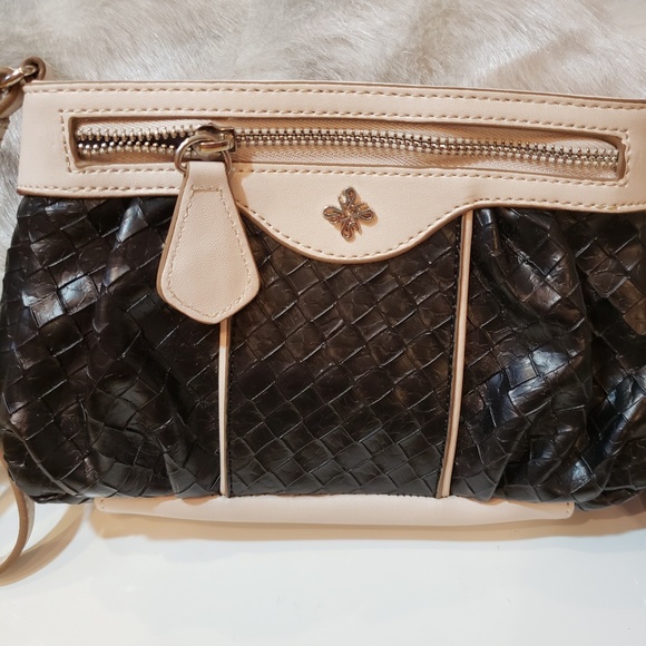 Vera Wang Handbags - Vera Wang Simply Vera leather wristlet bag